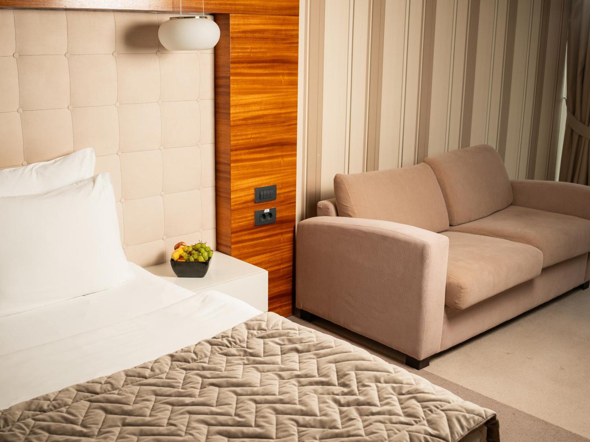 Garni Hotel Centar ノヴィ・サド エクステリア 写真