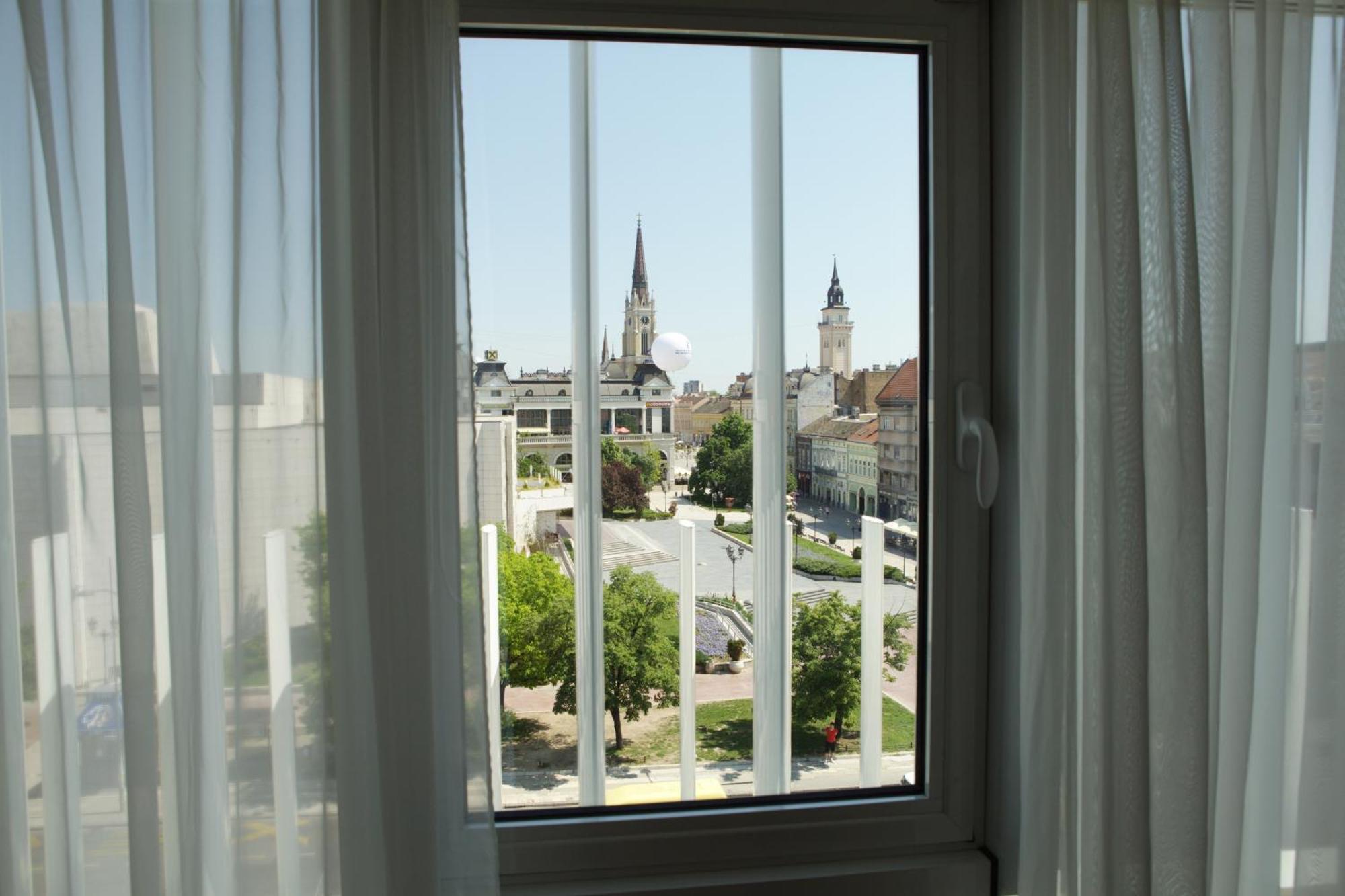 Garni Hotel Centar ノヴィ・サド エクステリア 写真
